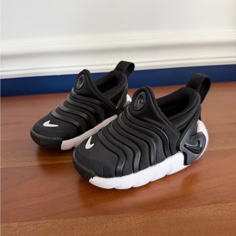 New Nike Dynamo Go Toddler Black Size 5 NWOB